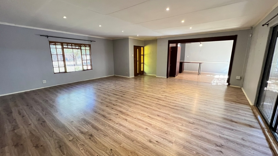 3 Bedroom Property for Sale in Langenhovenpark Free State
